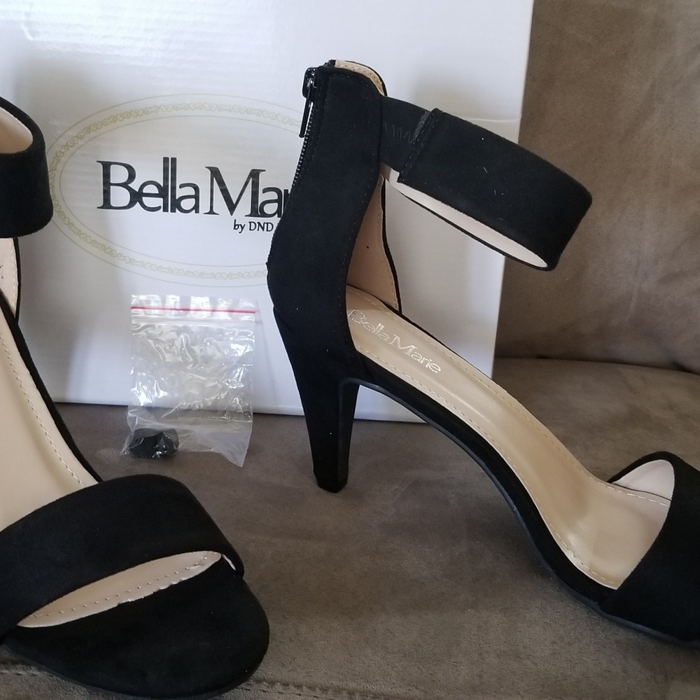 Black Pumps